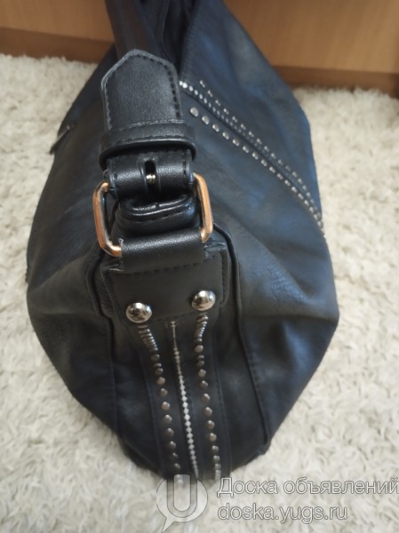 Продам женскую сумку Цвет черный Искусственная кожа Размер: высота 33, 5 см, ширина 35 см, глубина 12 см Внутри 2 отделения и кармашки в Юрге