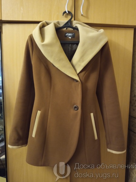 Продам демисезонное женское пальто с капюшоном…