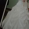 Продам свадебное платье размер 44-50 на шнуровке очень красивое вышито фата сумочка и перчатки в тон одето один раз. в Юрге